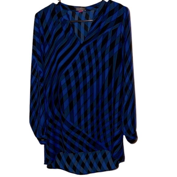 🌹VINCE CAMUTO GEOMETRIC PATTERN HIGH LO V NECK BLOUSE - Picture 1 of 6